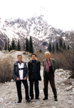[D. Kneevi i D. olta s poslovnim partnerom u planinama Kirgistana]