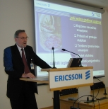 [Ake Enell, direktor Društva prezentirao je rezultate poslovanja u 2003. godini. ]