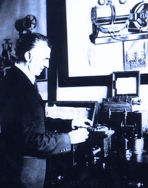 Nikola Tesla u svojem laboratoriju u New Yorku