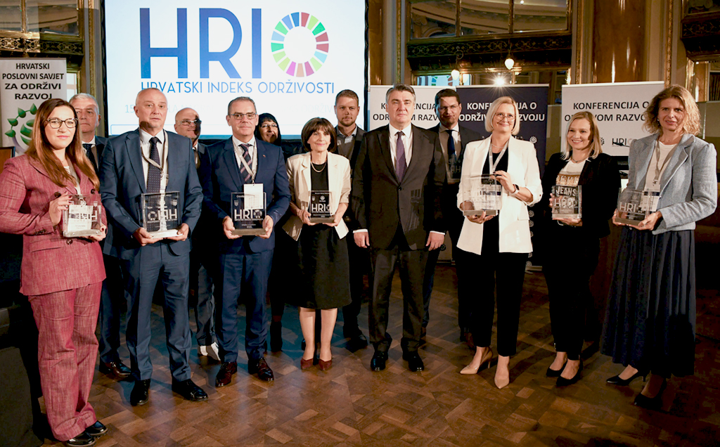 Award winners in the company of the organizers and the president of the Republic of Croatia